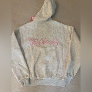 BRAND NEW WITH TAGS!!!
Grey and pink Edikted hoodie
Size XS
